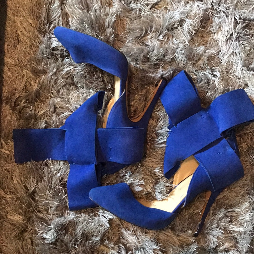 Amina’s Abdul Jillil Cobalt Blue Bow Pumps